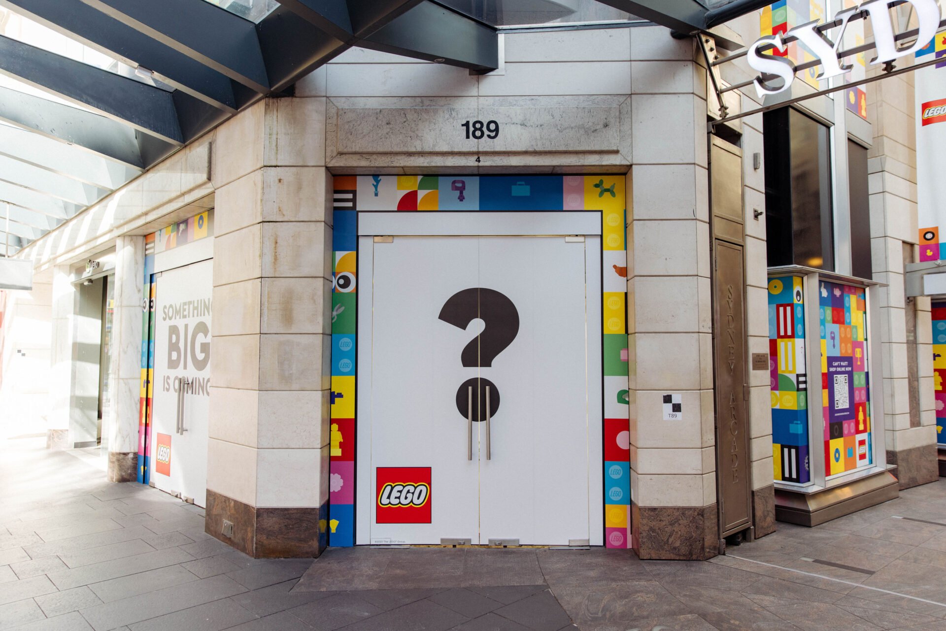 Lego stores around online me