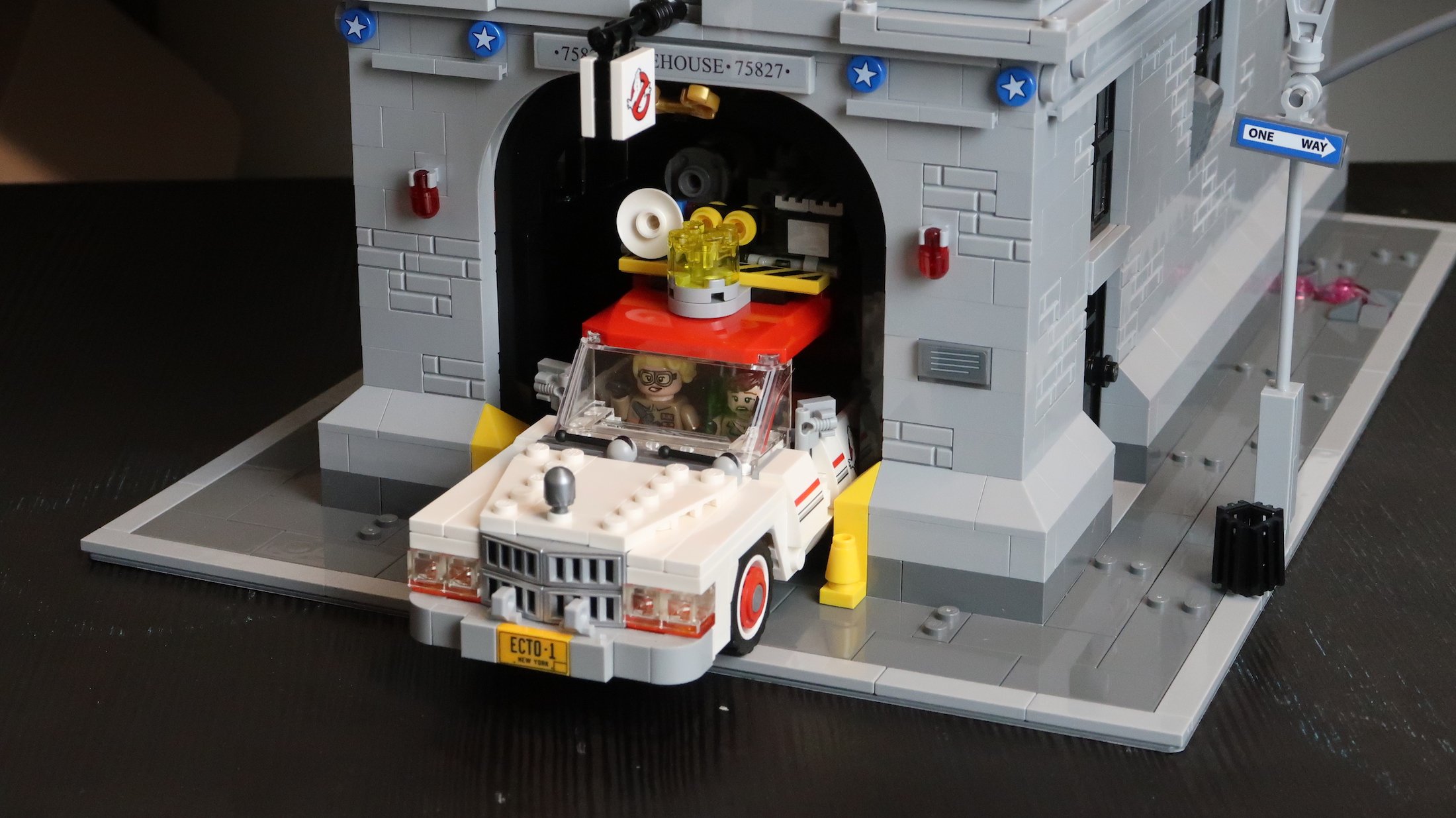 LEGO Ghostbusters Firehouse Headquarters : Unboxing, Speed Build