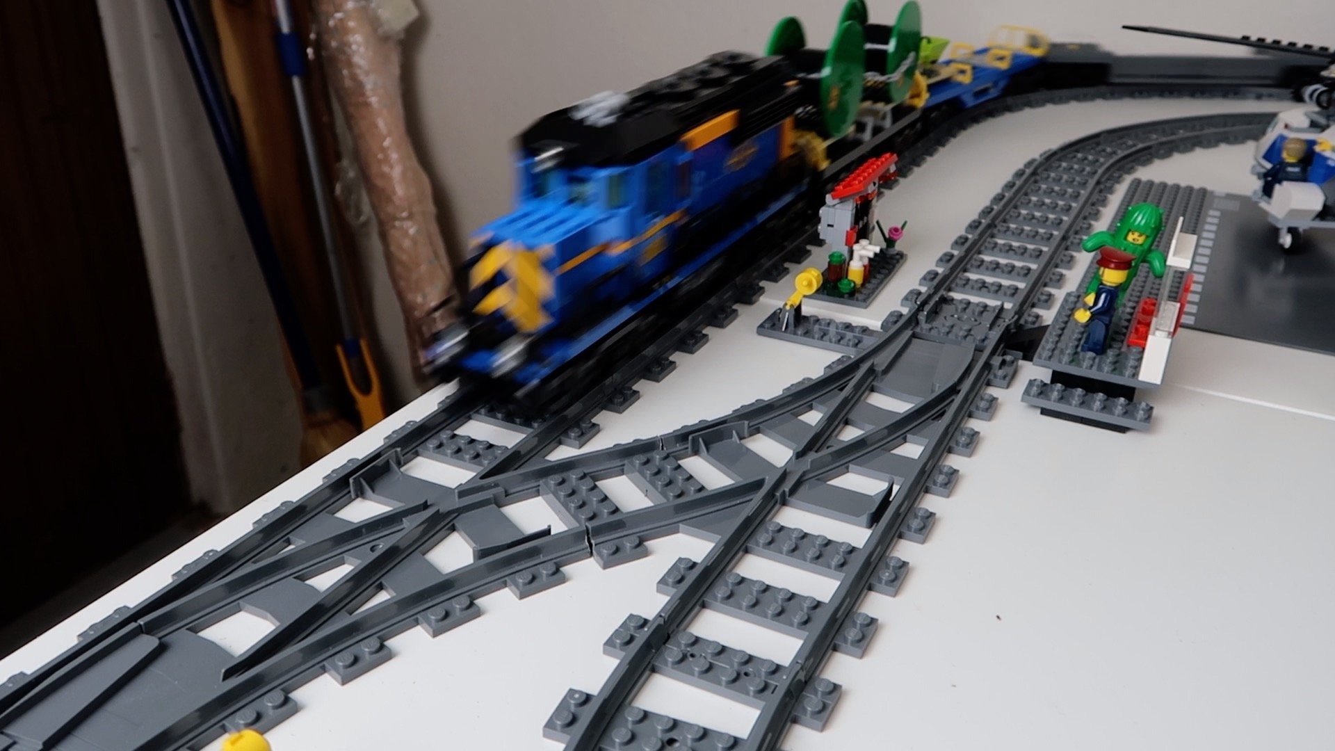 Lego city train online track layout