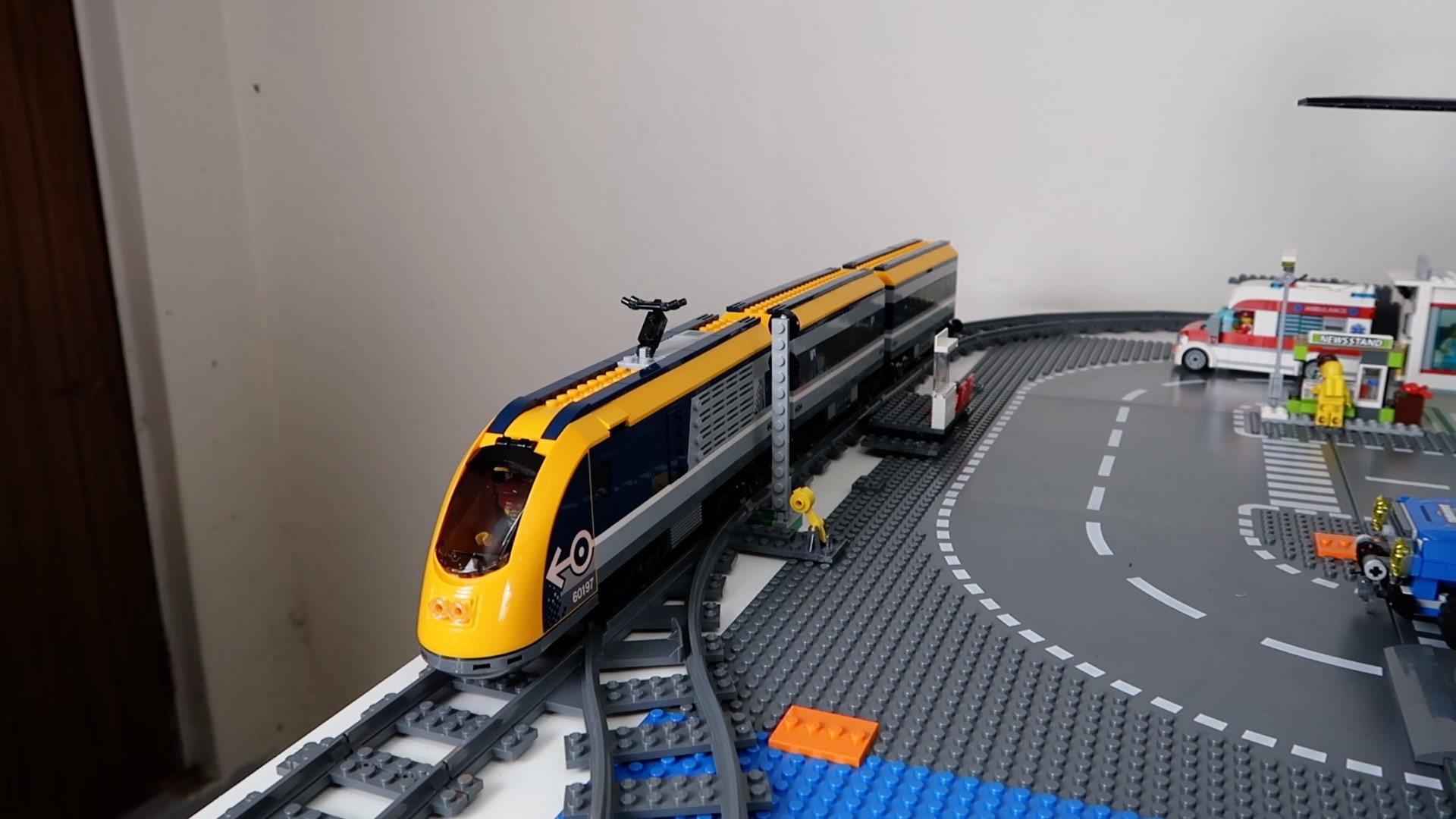 Lego city passenger train hot sale 2018