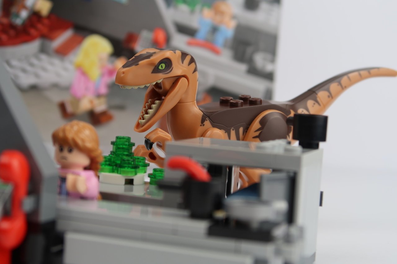 LEGO T-Rex Attack, LEGO Jurassic World T-Rex Portal Chase