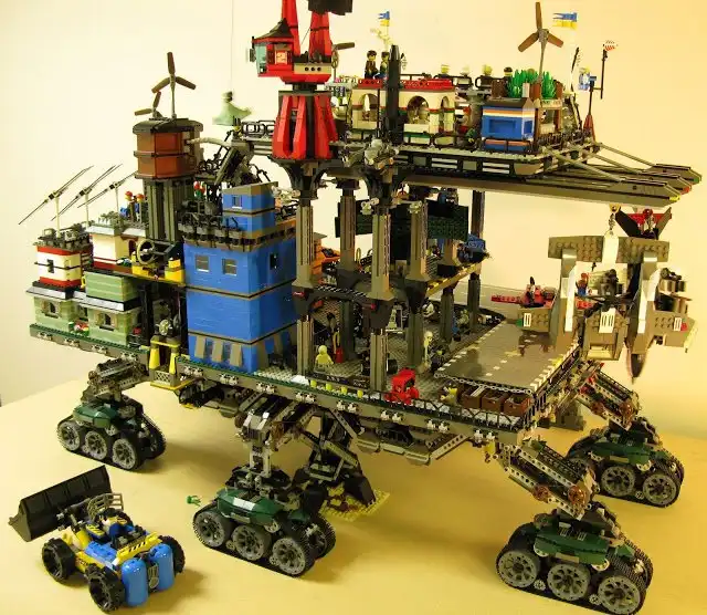 LEGO MOC Crawler Town by Dave DeGobbi